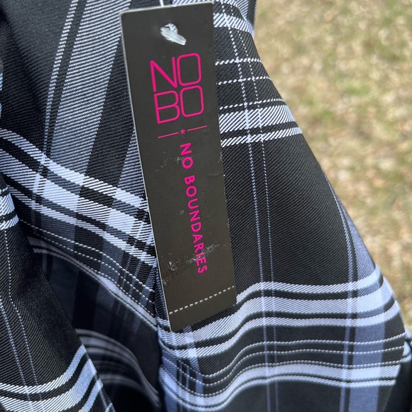 NO BOUNDARIES BLACK PLAID PLEATED SKIRT WITH PATCHES NWT JUNIORS XS - Picture 8 of 8